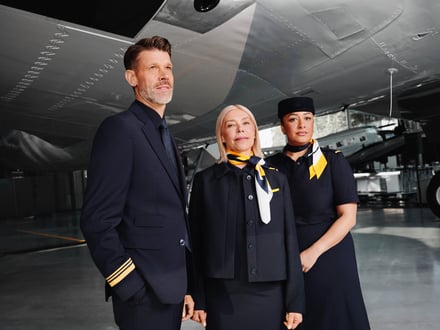 ルフトハンザの新制服着用画像