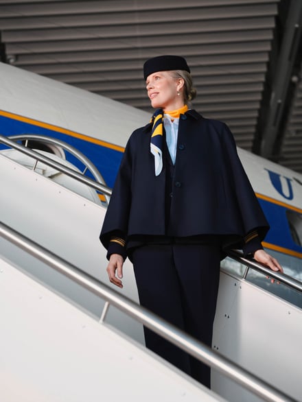 ルフトハンザの新制服着用画像