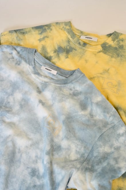 フィーニーとアイロス・ダイイングのコラボTシャツ