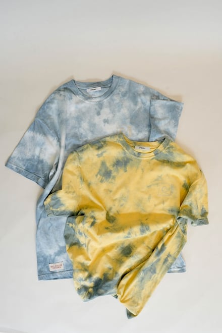 フィーニーとアイロス・ダイイングのコラボTシャツ