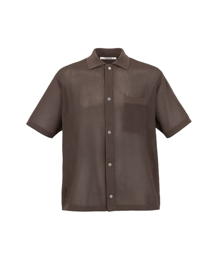 タトラスの2026年春夏カプセルコレクション「リゾートコレクション」のシャツ