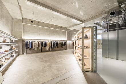 「ワークスアウト」が日本初の旗艦店をオープン