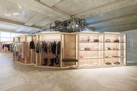 「ワークスアウト」が日本初の旗艦店をオープン