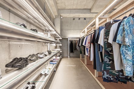 「ワークスアウト」が日本初の旗艦店をオープン