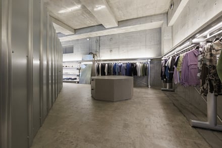 「ワークスアウト」が日本初の旗艦店をオープン