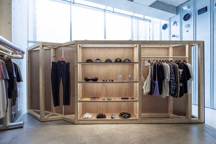 「ワークスアウト」が日本初の旗艦店をオープン