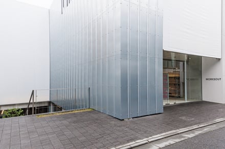 「ワークスアウト」が日本初の旗艦店をオープン