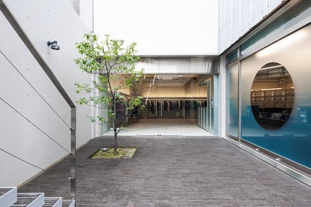 「ワークスアウト」が日本初の旗艦店をオープン