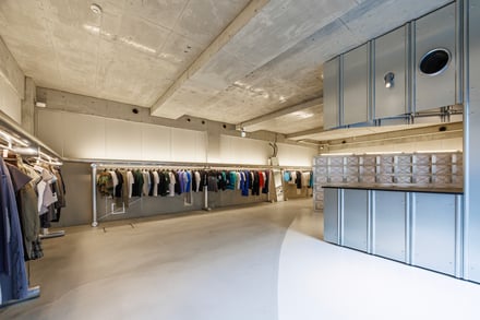 「ワークスアウト」が日本初の旗艦店をオープン