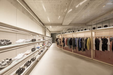 「ワークスアウト」が日本初の旗艦店をオープン