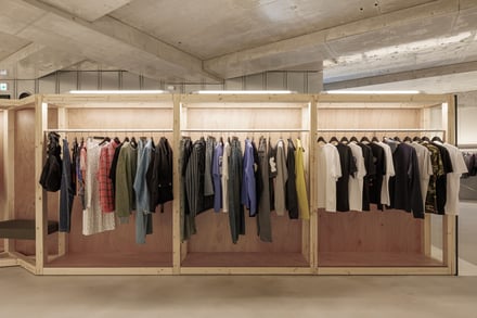 「ワークスアウト」が日本初の旗艦店をオープン