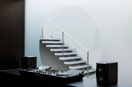 「ワークスアウト」が日本初の旗艦店をオープン