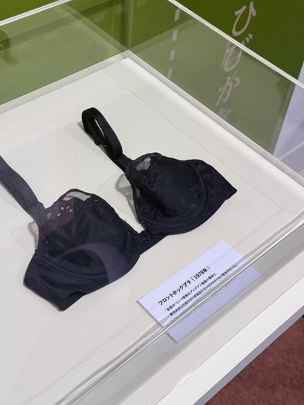 ワコール展示「Back to the Essence」の様子