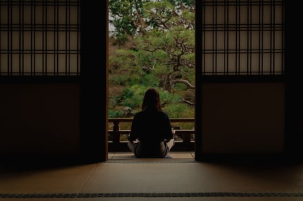 両⾜院