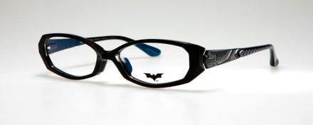 バットマンのメガネ 構想2年経て「眼鏡市場」限定販売