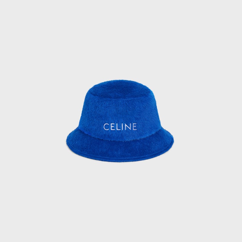 セリーヌ オムの2022年秋冬アイテムの青いバケットハット