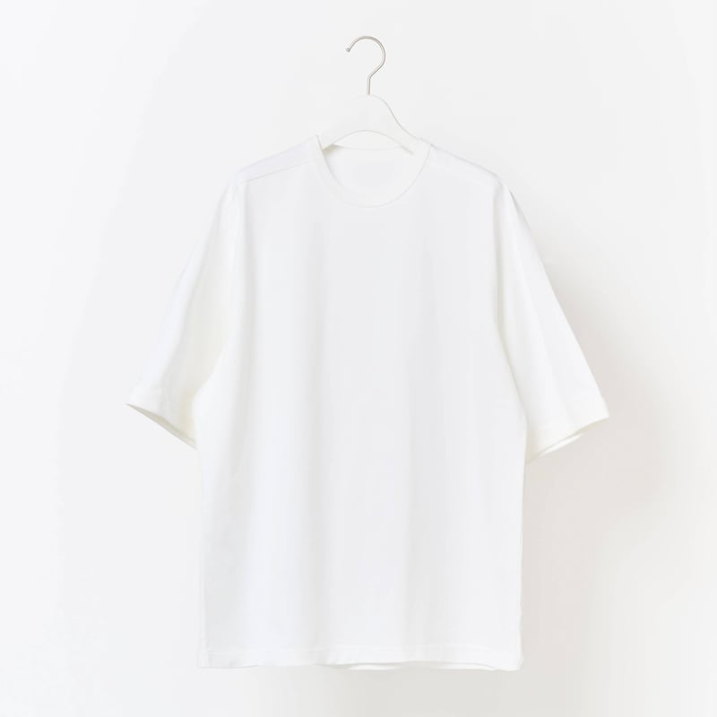 白の半袖Tシャツ