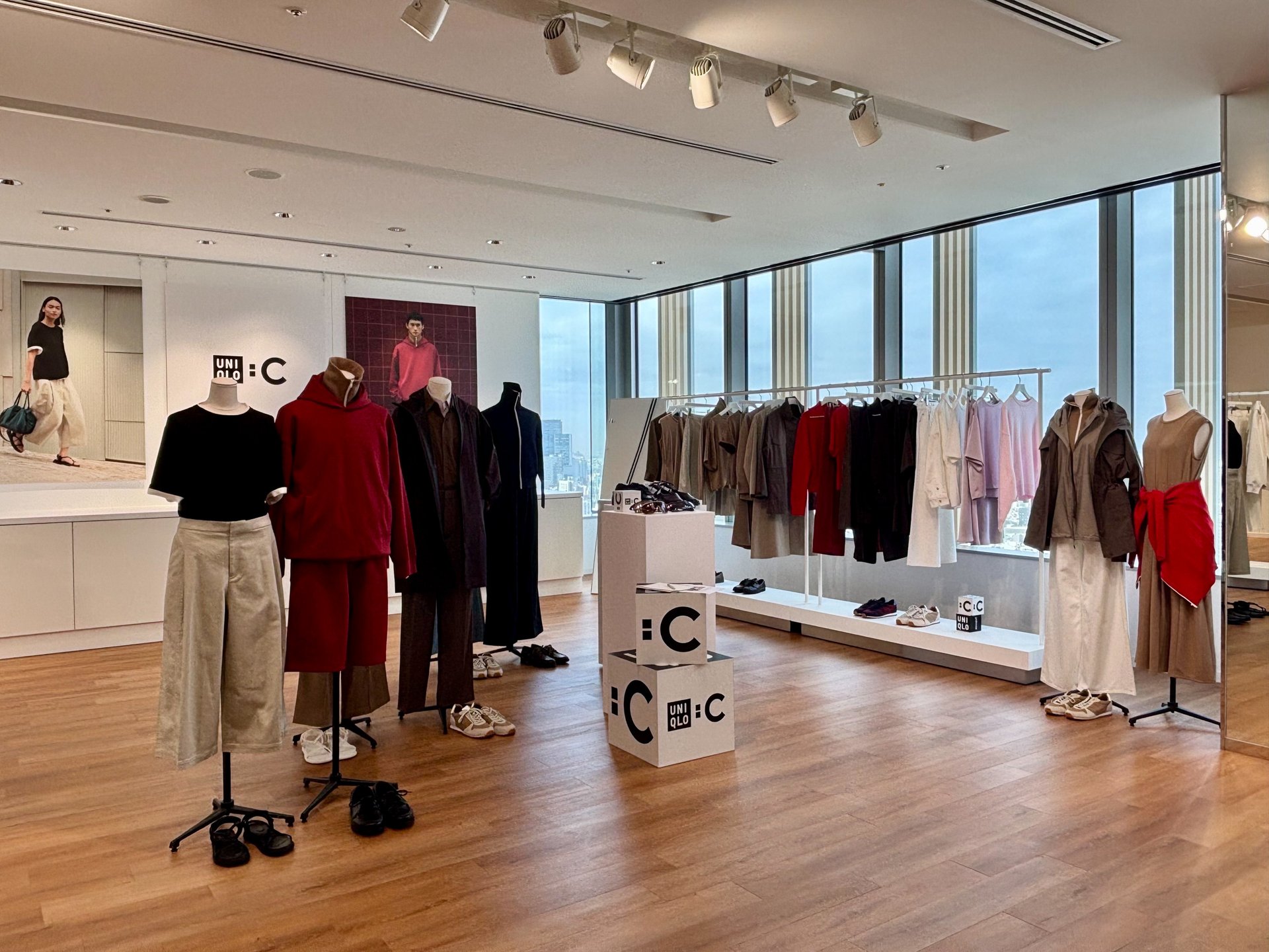 「ユニクロ：シー」2026年春夏展示会画像