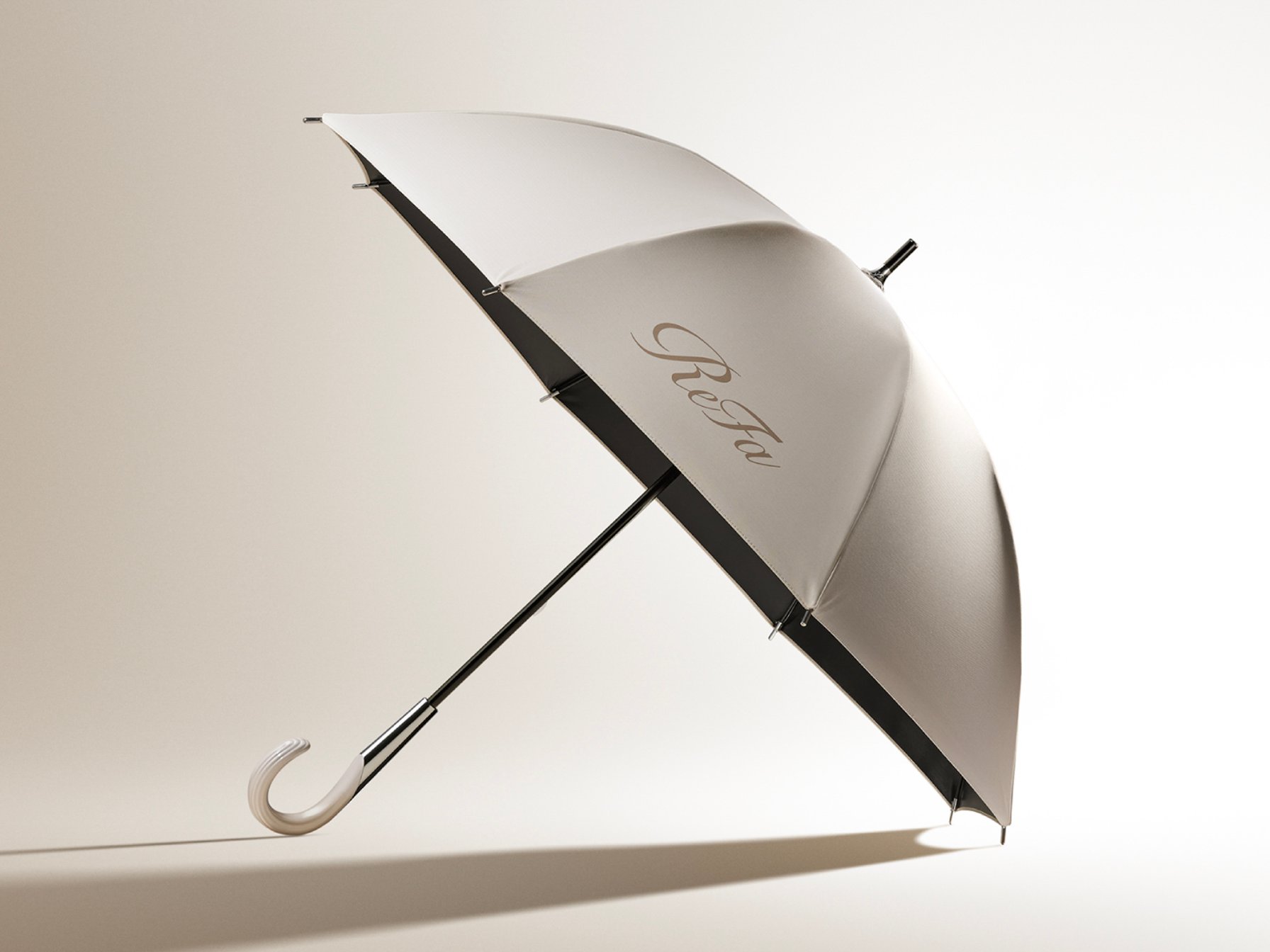 リファ新作日傘ビジュアル画像