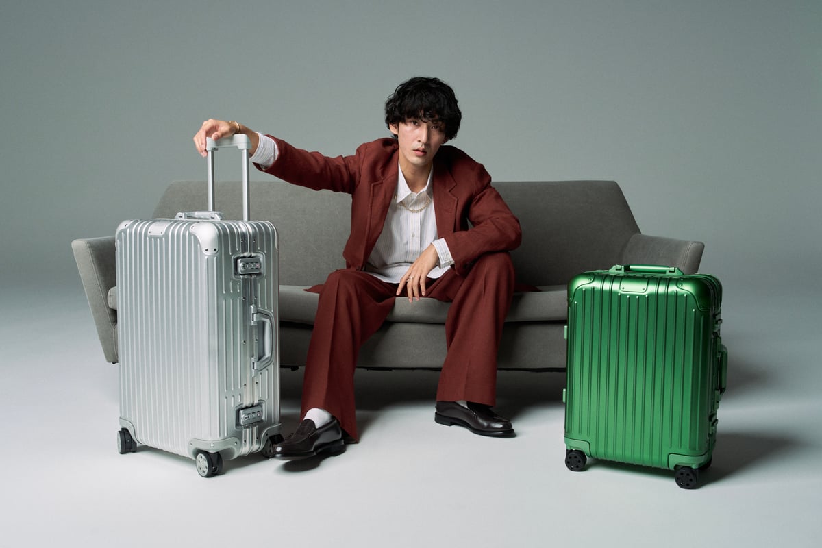 リモワのスーツケースと上杉柊平