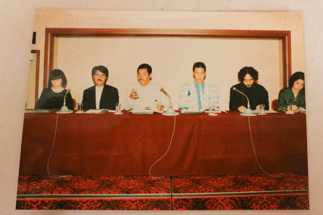 日本のファッションデザイナー(左から:川久保玲、松田光弘、三宅一生、山本寛斎、山本耀司、森英恵)