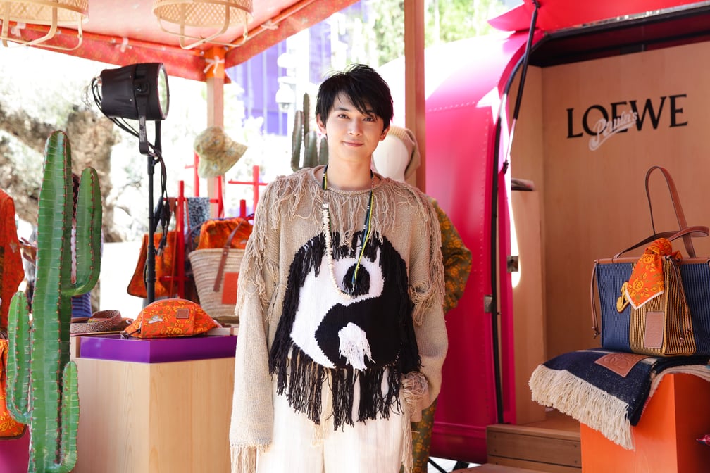 ロエベ パウラズ イビサ ピンク バレルパンツ 現地価格セール ピンク系 LOEWE(ロエベ) パンツ(レディース