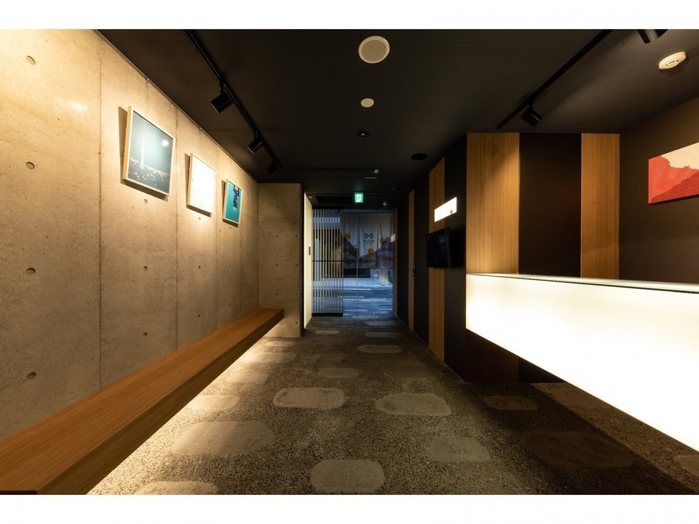 京都の「ムスビホテル 京都四条大宮」のラウンジ