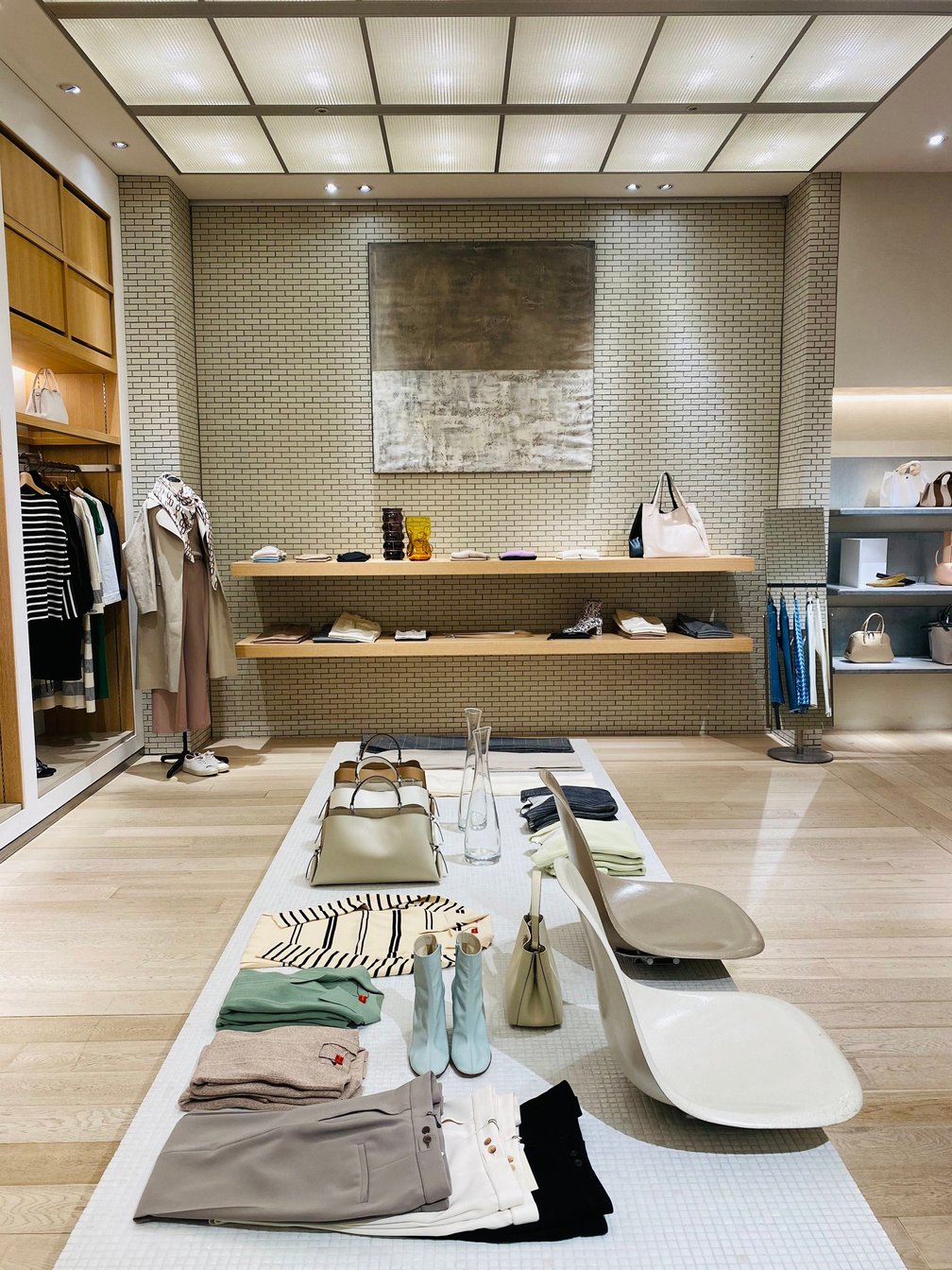 トゥモローランド デ?プレ店内