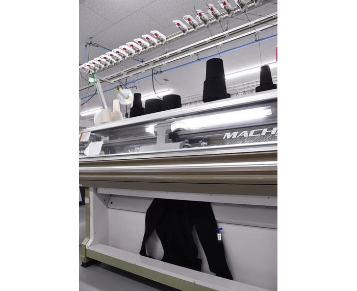 ユニクロ 3Dニット 都内工場