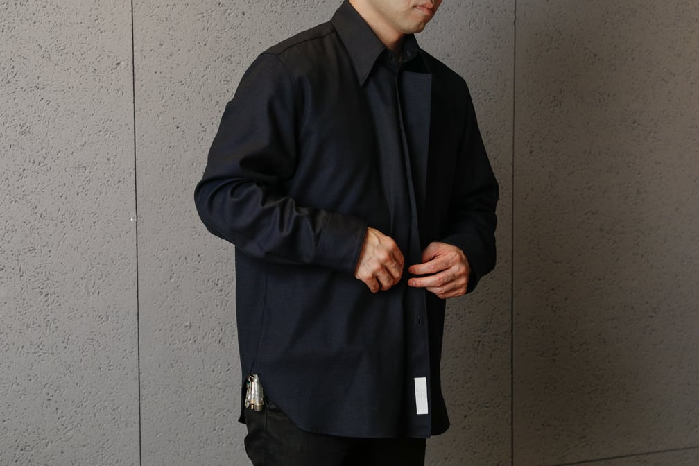 イレニサ シャツ 光山玲央奈