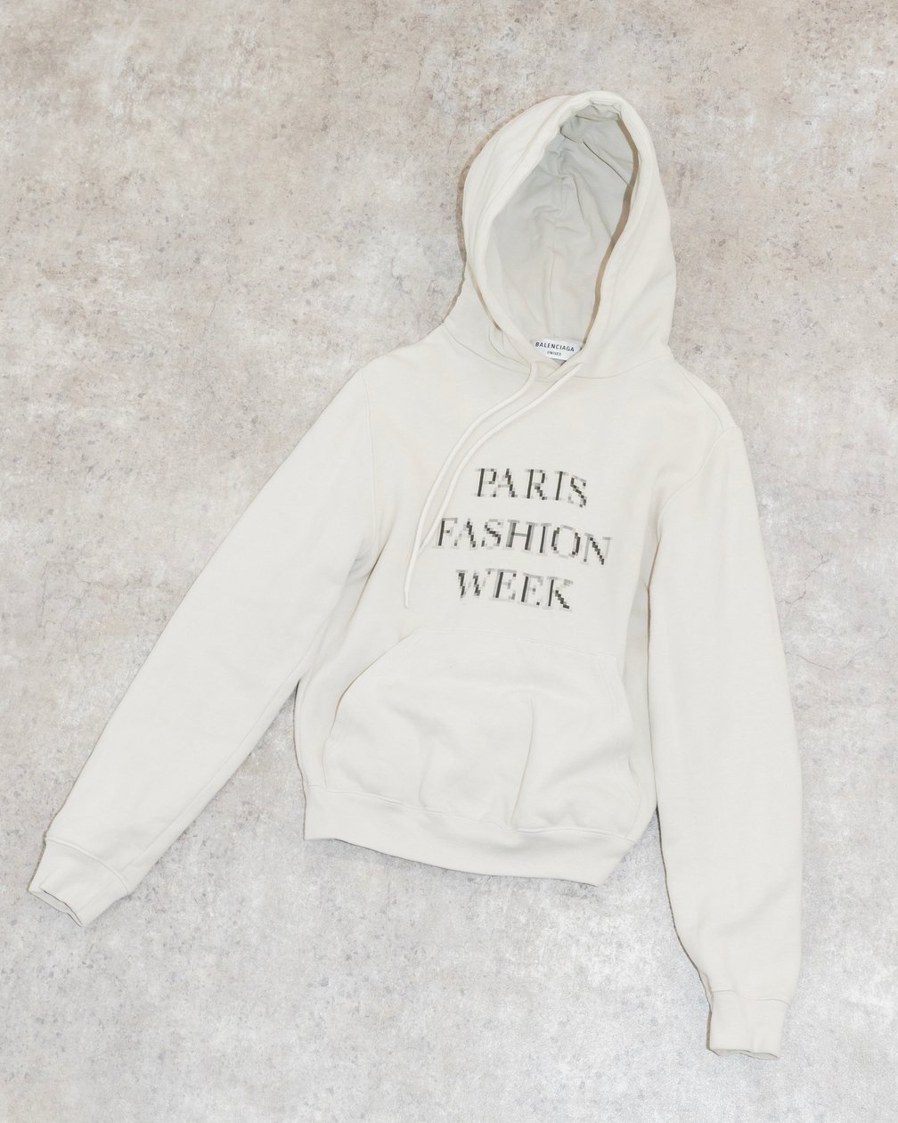 「バレンシアガ」 の“PARIS FASHION WEEK”パーカ