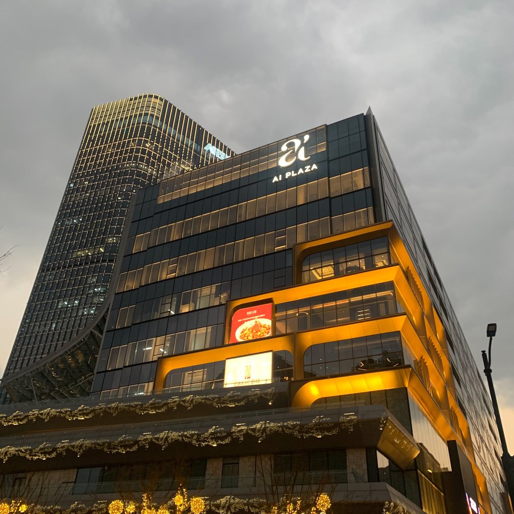 夕方 外観 ライトアップ