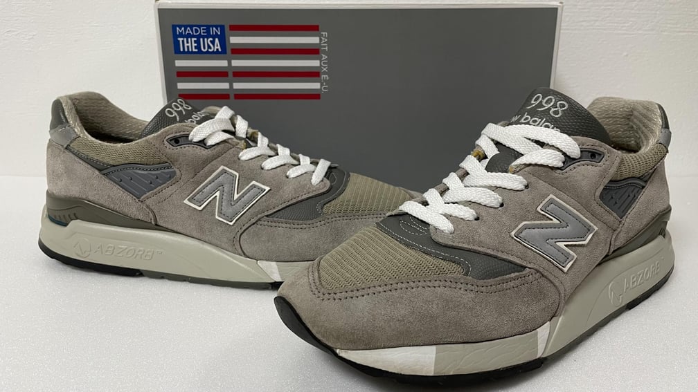 ニューバランス M998GYのグレーとシューズボックス