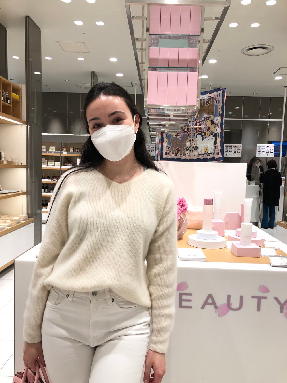 ポップアップで店頭に立つエレナ アレジ 後藤