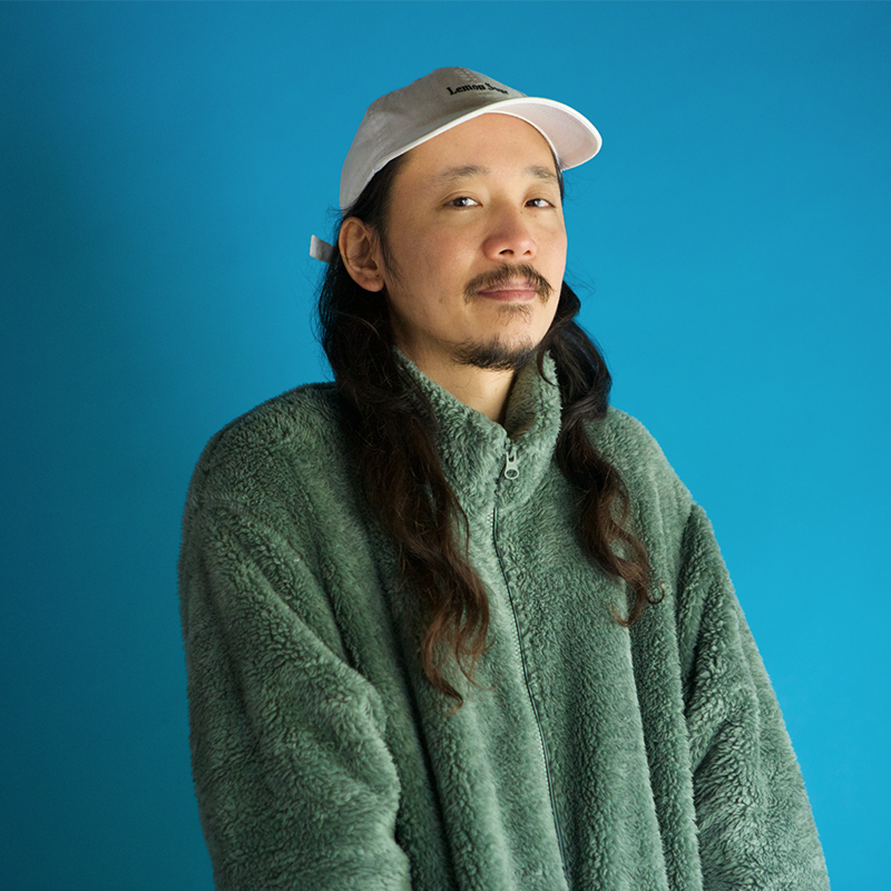 キャップを被っている男性