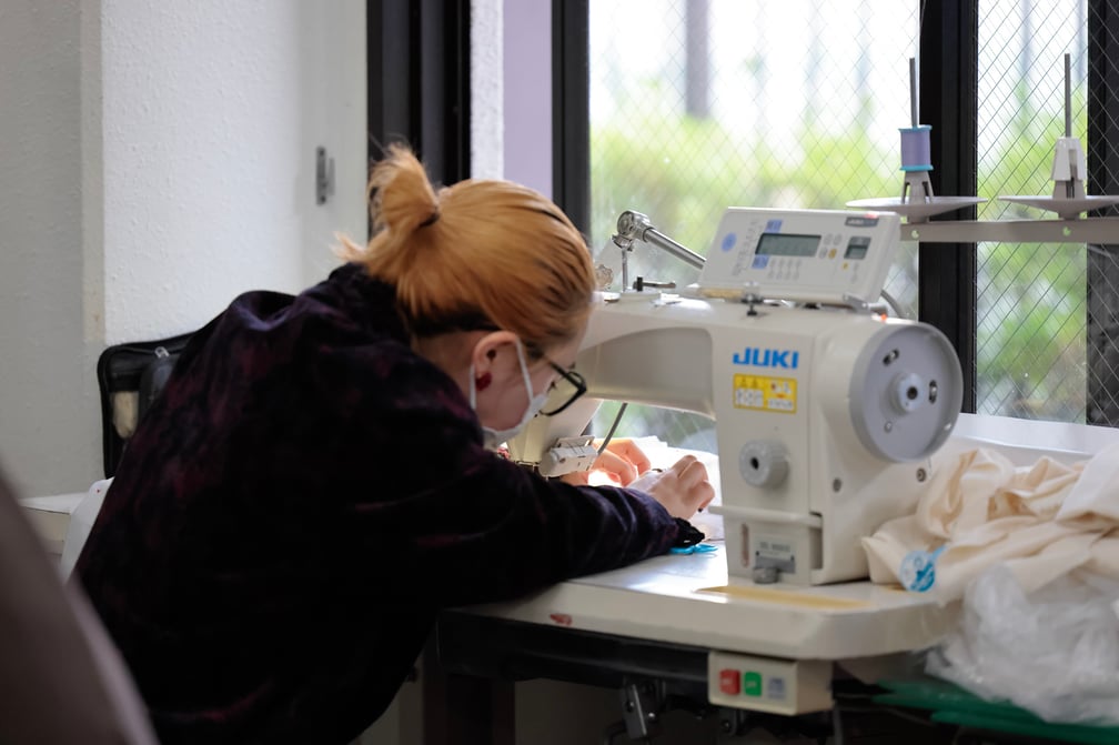 大阪文化服装学院の学生、専門学生の授業中の姿