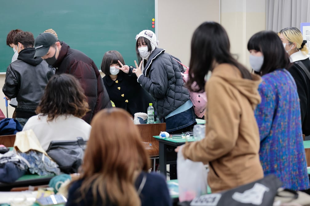 大阪文化服装学院の学生、専門学生の授業中の姿