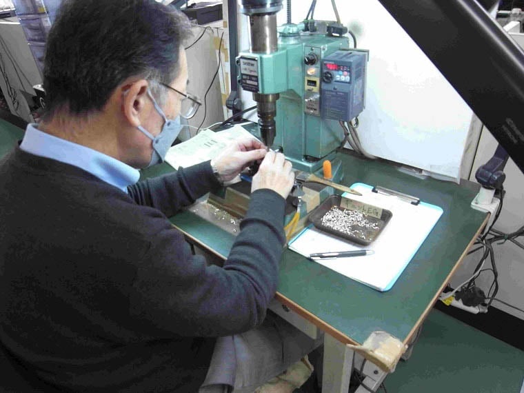 ジュエリーパーツメーカー大手の光・彩