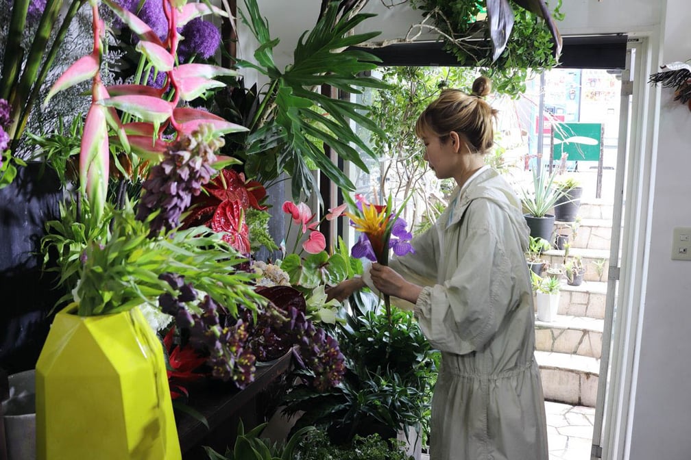 logi plants & flowers