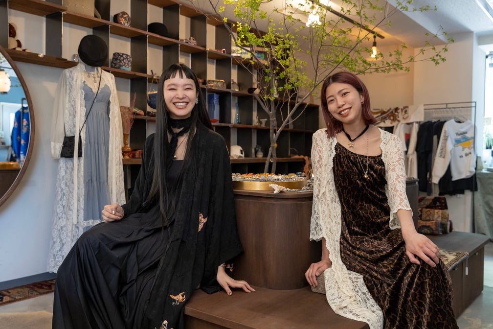 萬波ユカと菊谷萌のポートレート
