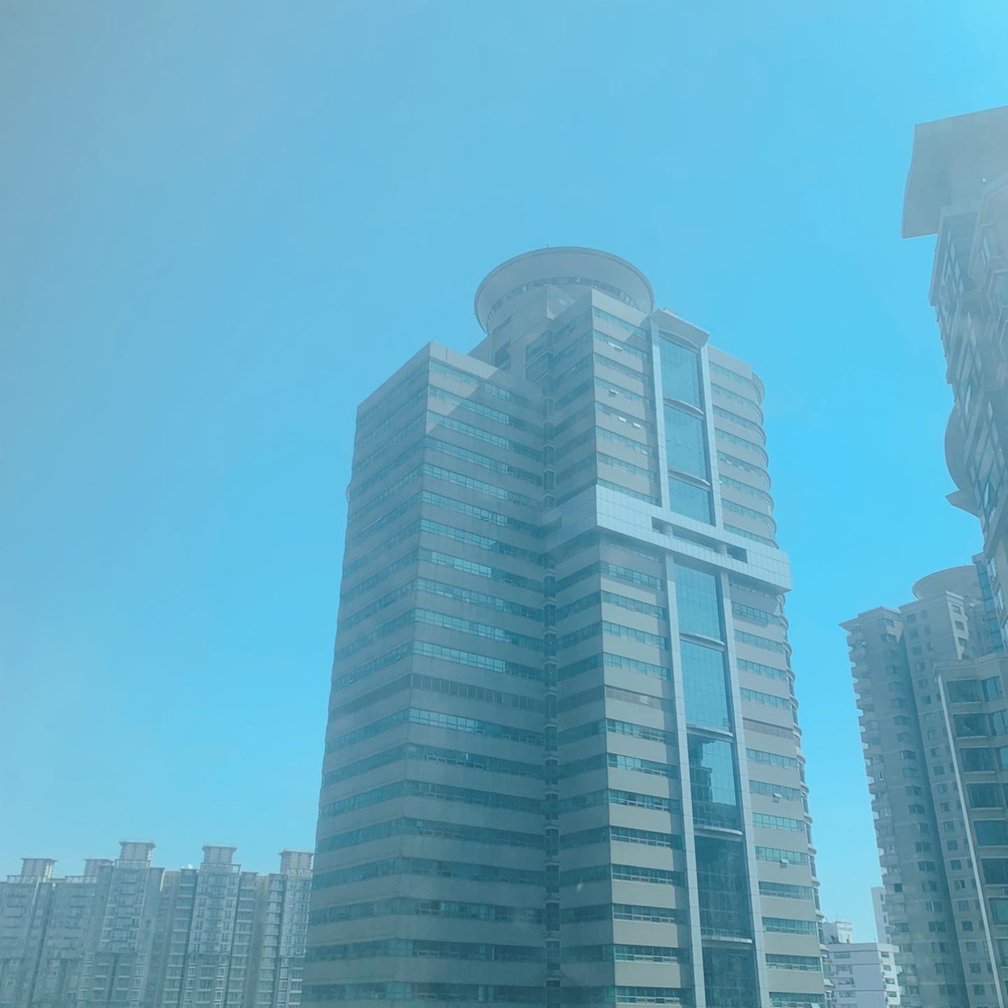 折り紙の水色のような空