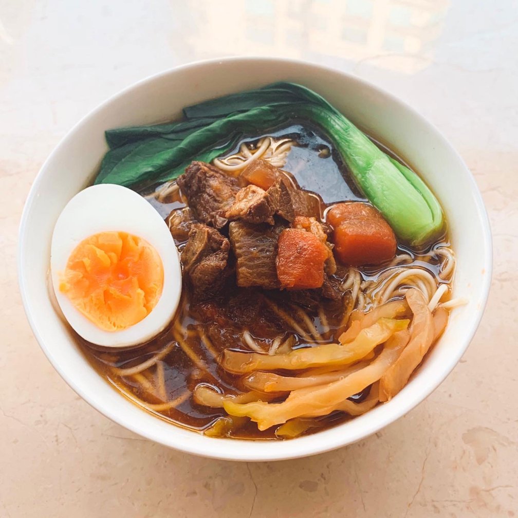 卵乗せの紅肉牛肉麺