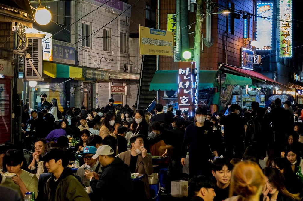 韓国で2年ぶりに復活した24時間はしご酒の様子