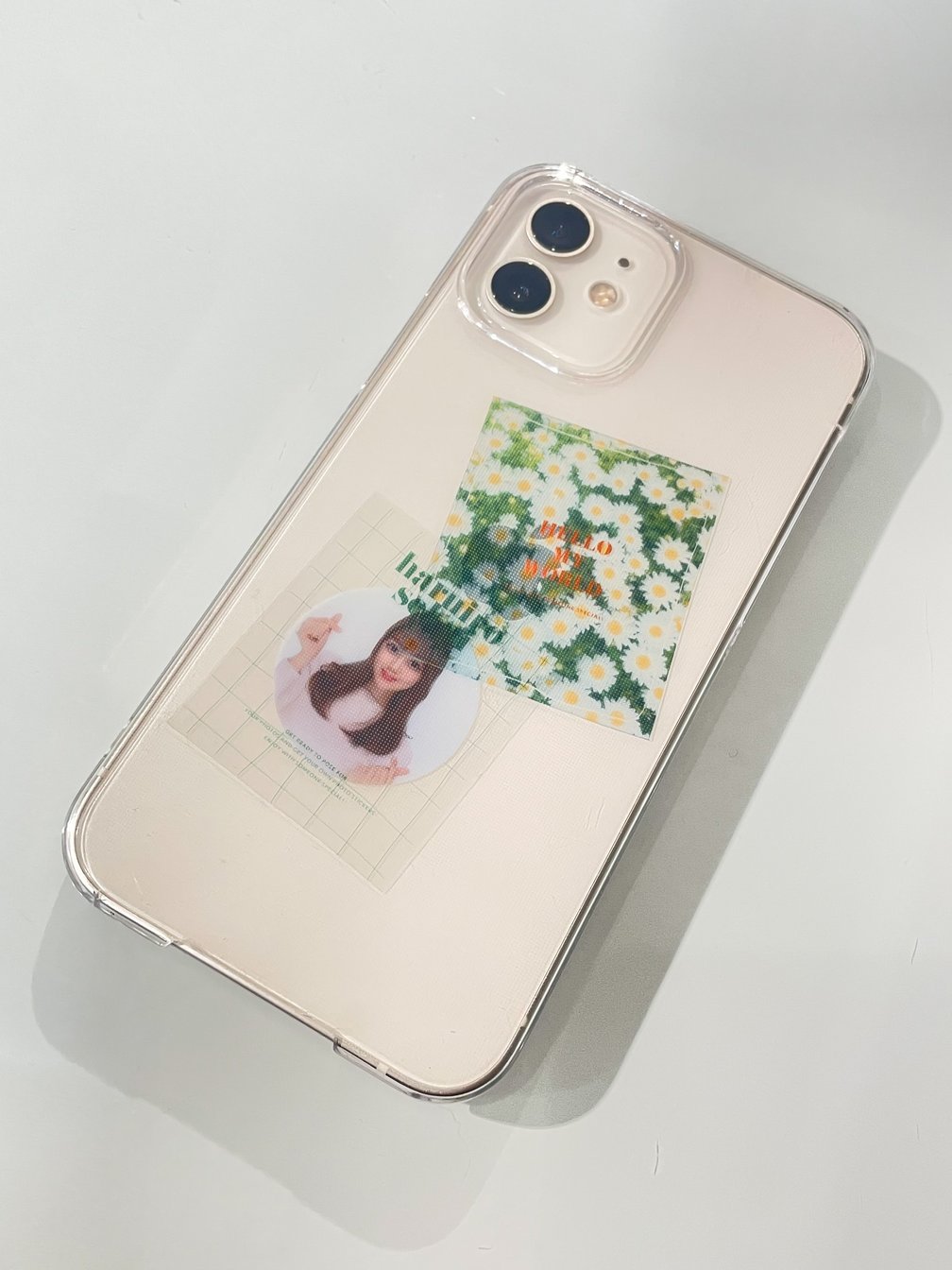 透明の台紙に印刷したプリで飾ったiPhoneケース