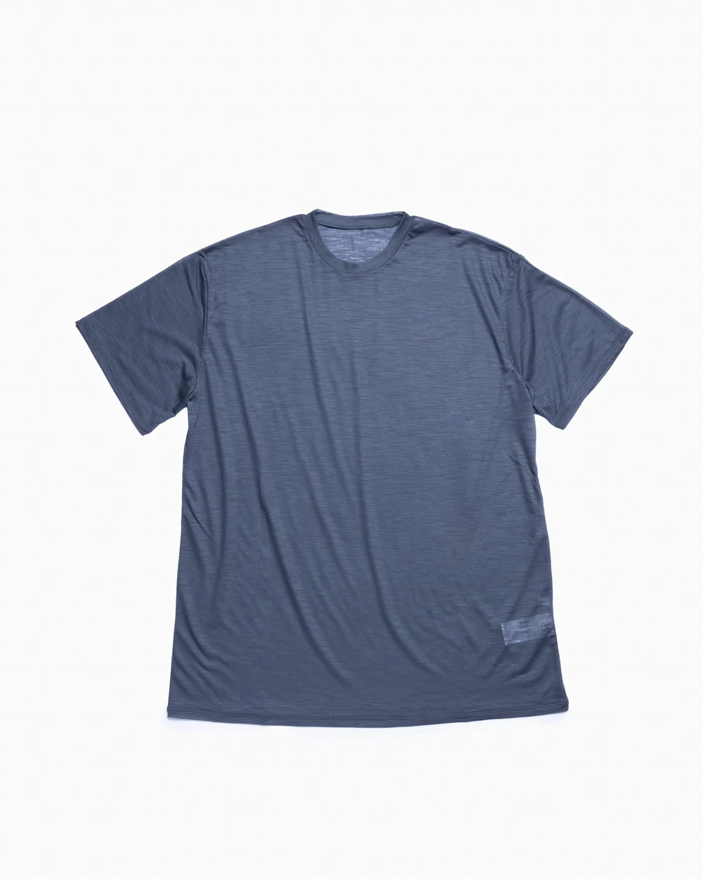 グレーのTシャツ