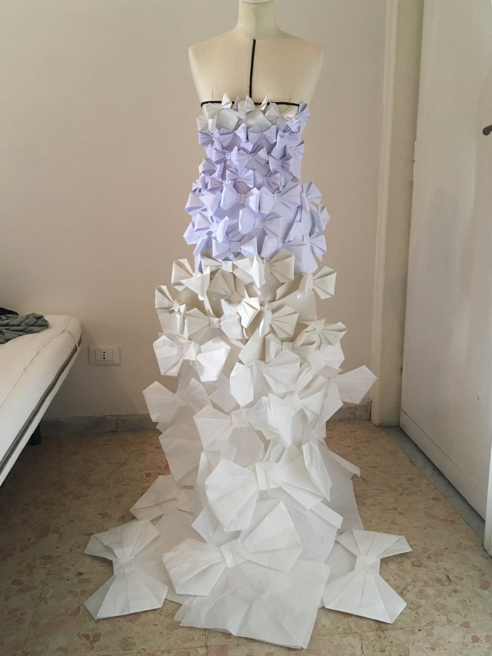 リボンで作られたドレス