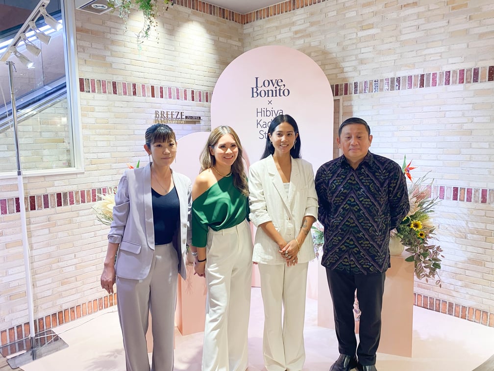 ポップアップ会場を訪れたラブボニートジャパン代表取締役 岡田朋子氏、Vice President of Brand Vaness Yeo氏、ラブボニートCEO ディオーン・ソン氏、シンガポール大使のピーター・タン氏