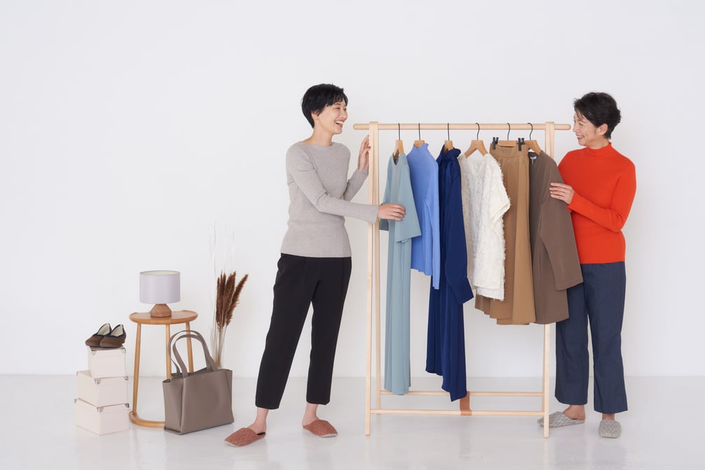 ラックにかかった服たち