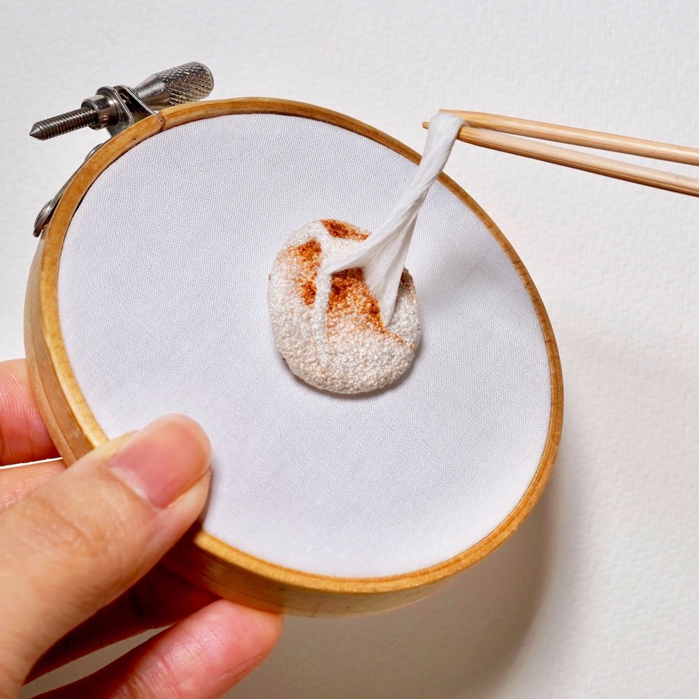 お餅の刺繍