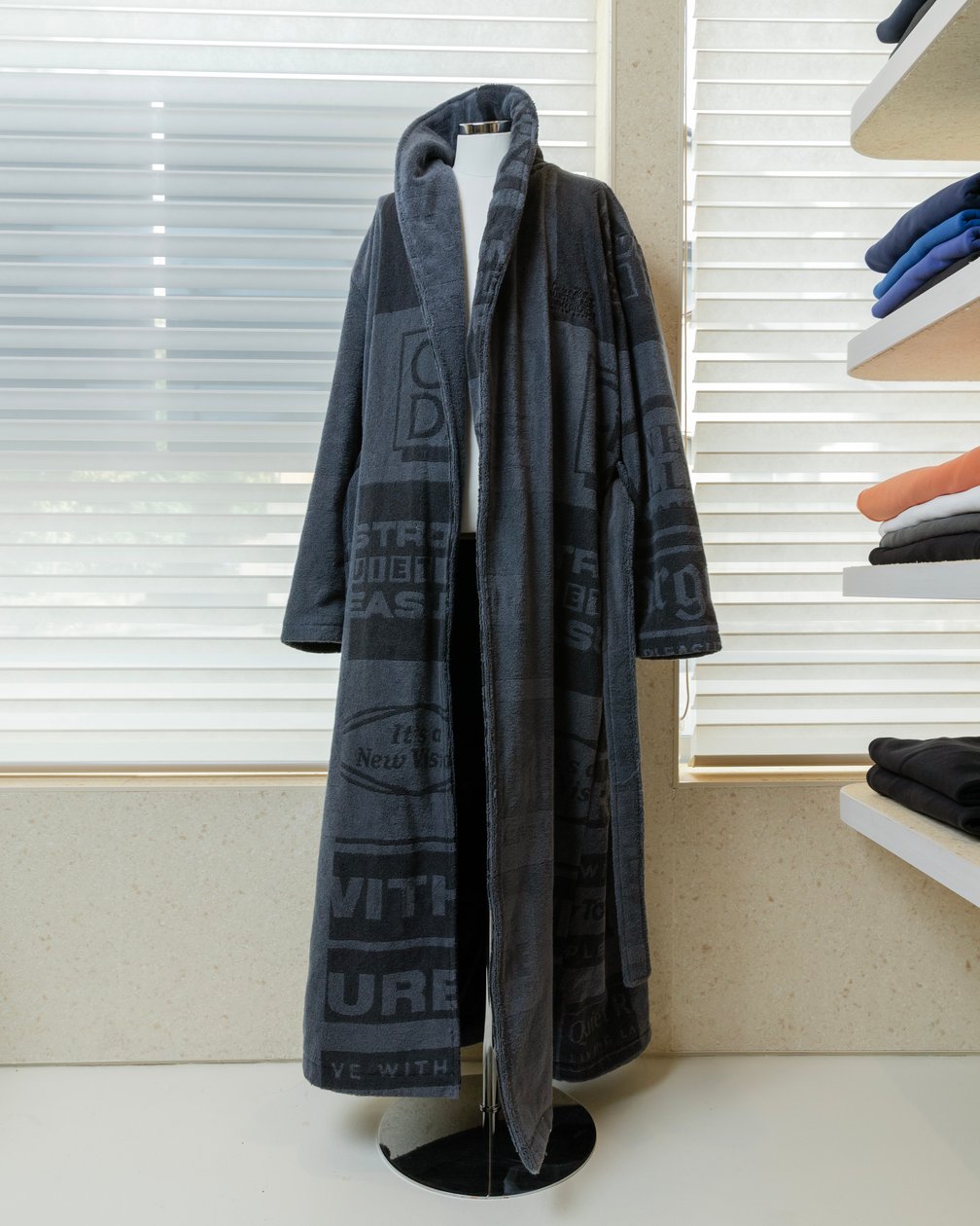MARTINE ROSEとTOMMY JEANSのコラボ タオル生地のバスローブコート